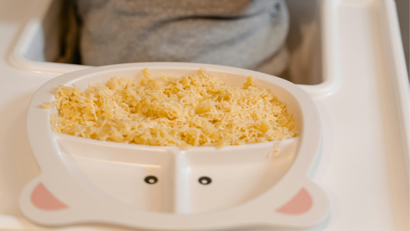 Apa Itu Distraksi Pada Anak? Begini Bahaya yang Terjadi Saat Anak Makan