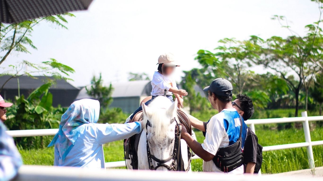 Asik! Belajar Berkuda Ramah Anak di Field Trip Albata Golden Teak Stable Bekasi
