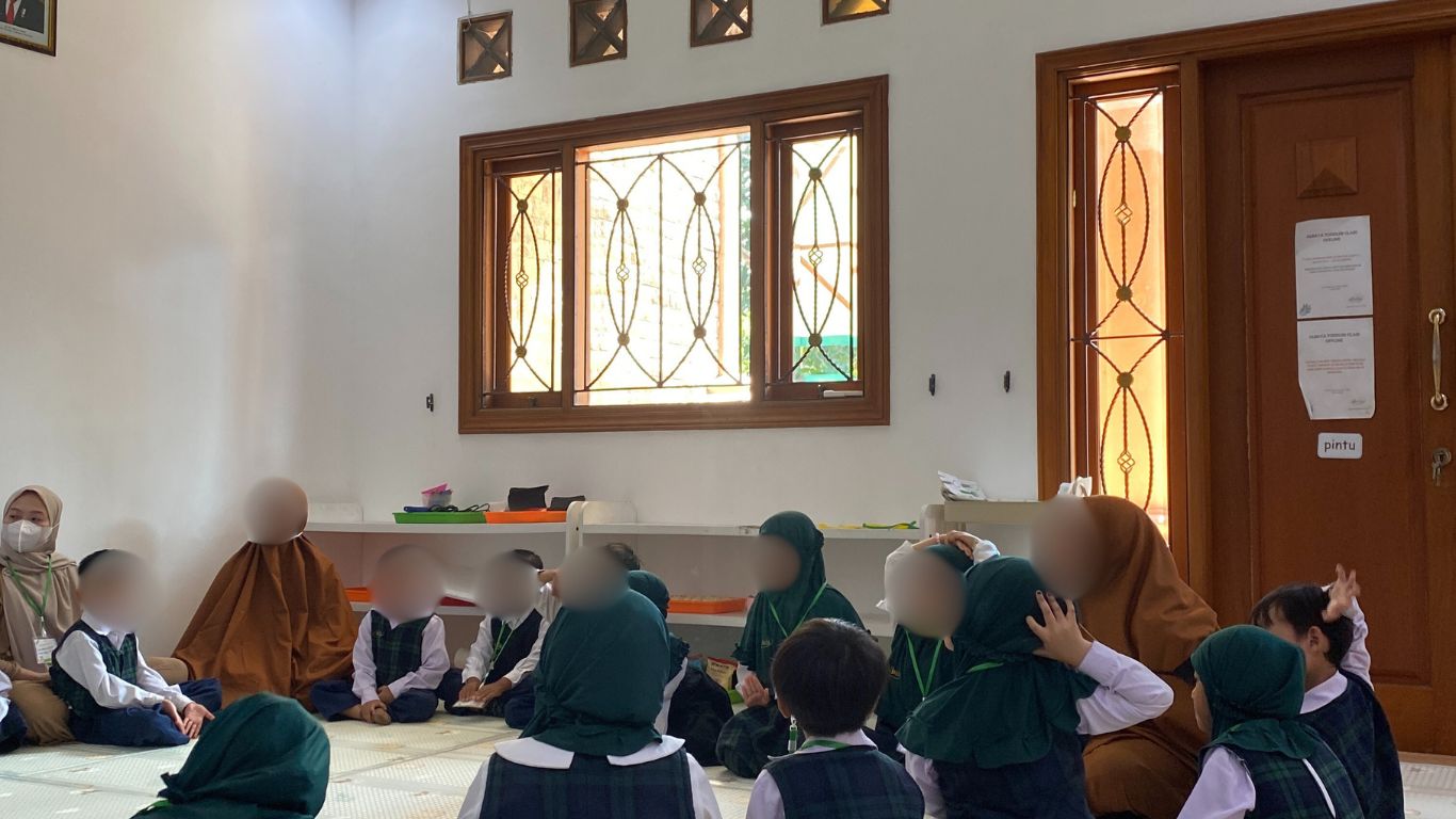 Mengajarkan Adab Belajar pada Anak di Hari Pertama Sekolah, Simak Penjelasan Selengkapnya