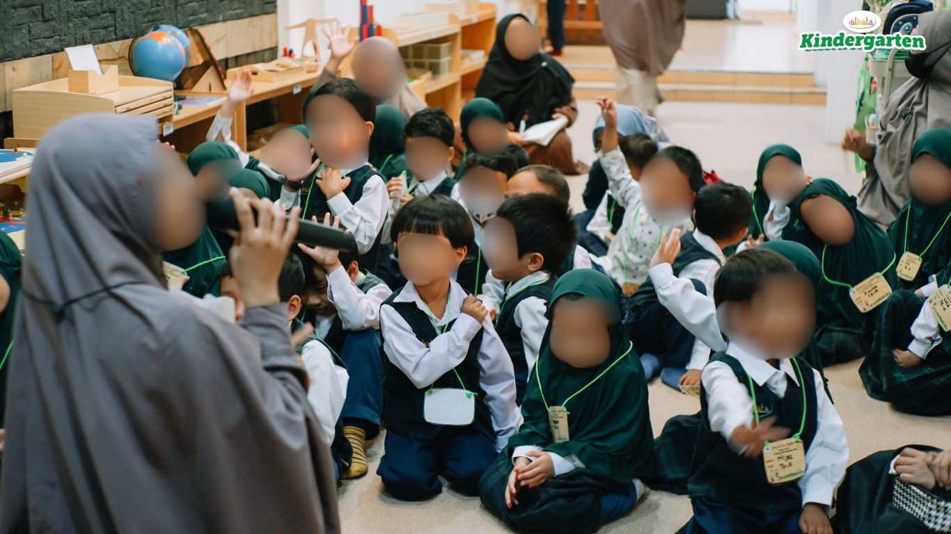 Langkah Awal Mengajarkan Anak Membaca, Simak Tips Berikut