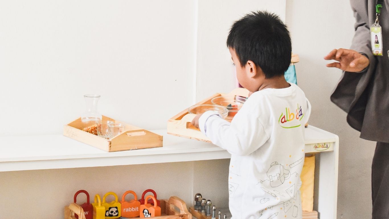 Keunggulan Pop Up Class Albata Surabaya untuk Perkembangan Anak