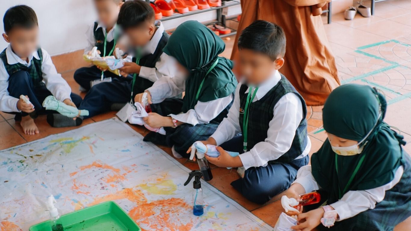 Membentuk Anak Cerdas dan Kreatif Bersama TK Islam Montessori Albata Membentuk Anak Cerdas dan Kreatif Bersama TK Islam Montessori Albata