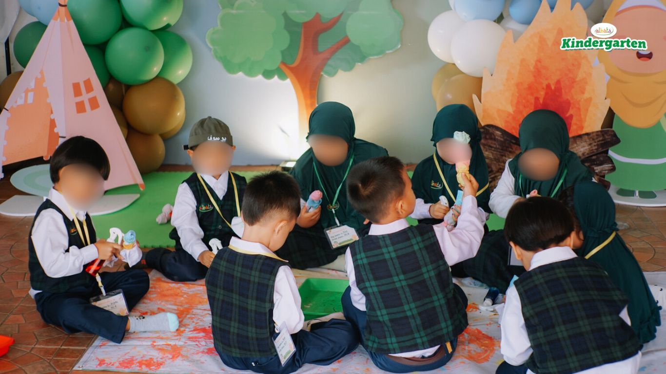 Melatih Komunikasi Anak Usia 5 Tahun, Apa Hal Pertama yang Bisa Bunda Kenalkan? Melatih Komunikasi Anak Usia 5 Tahun, Apa Hal Pertama yang Bisa Bunda Kenalkan?