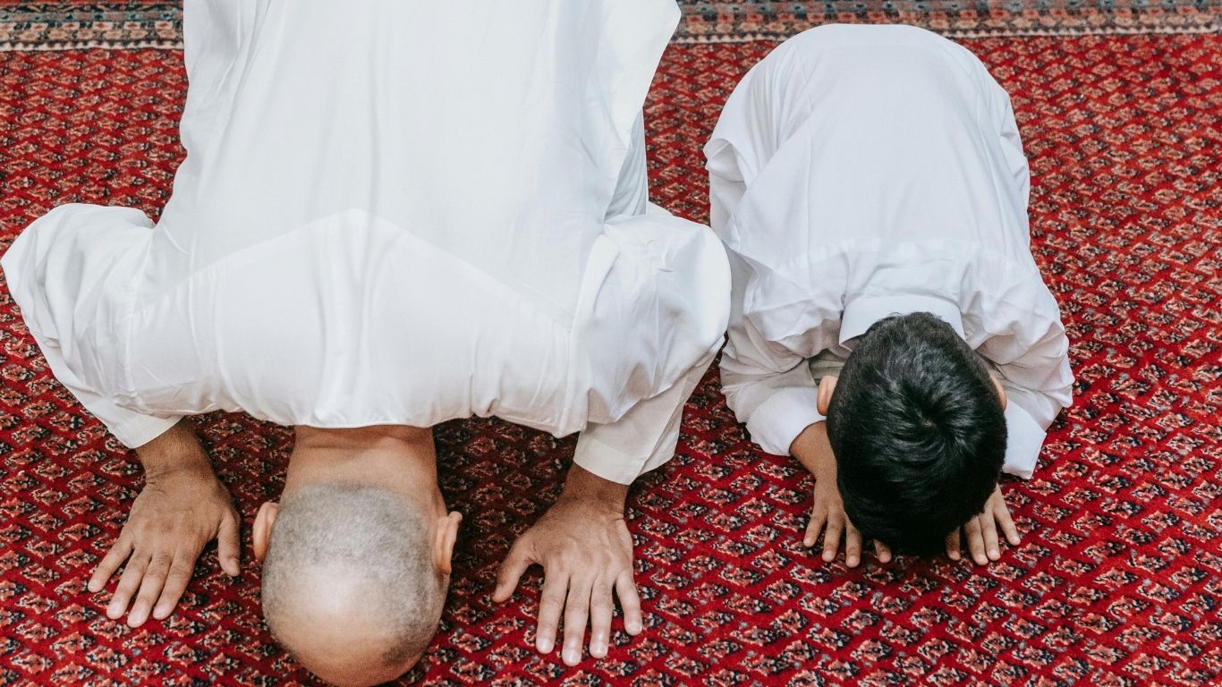 Melatih Amar Ma’ruf Nahi Mungkar pada Anak Melatih Amar Ma’ruf Nahi Mungkar pada Anak