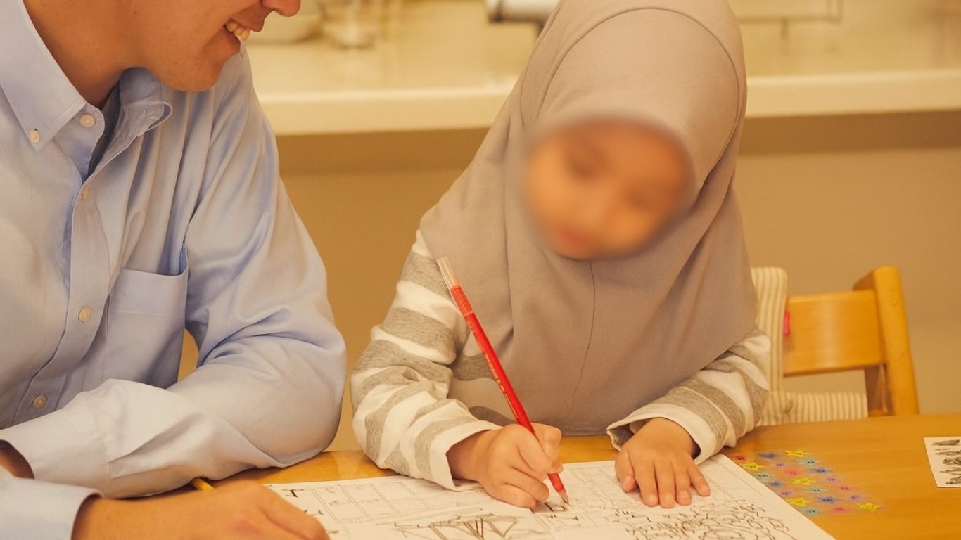 Anak Perempuan Perlu Validasi di Rumah? Ini Dampak Kurangnya Perhatian untuk Anak